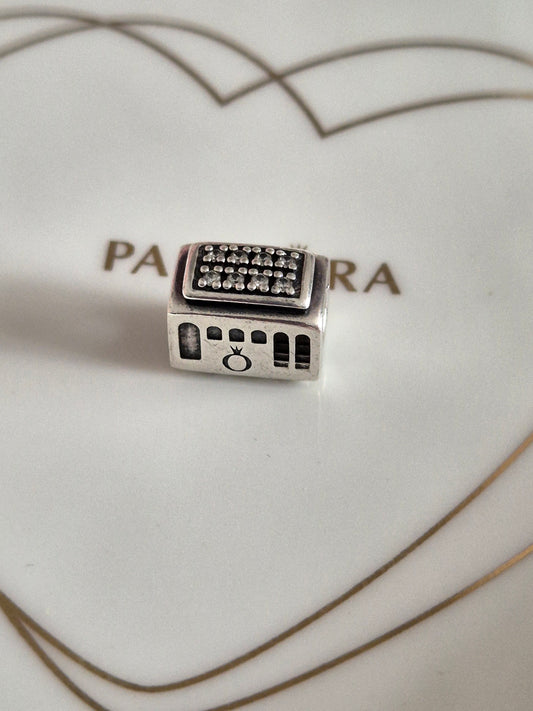 Pandora tram charm